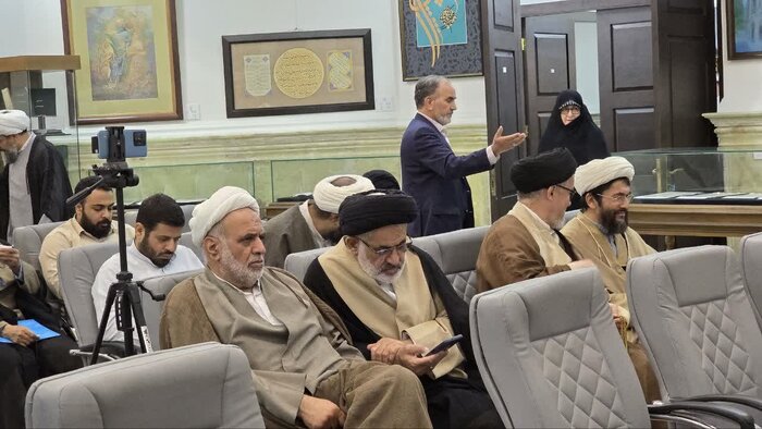 کتاب «انوار حکمت» اثری درباره تعلیقات امام خمینی(س) بر «الفوائد الرضویه» رونمایی شد