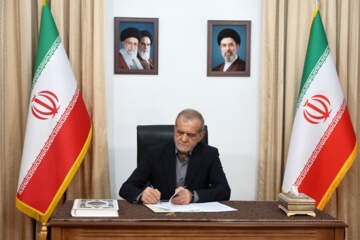 مسعود پزشکیان یادداشت تفاهم اسلام‌آباد را امضا کرد