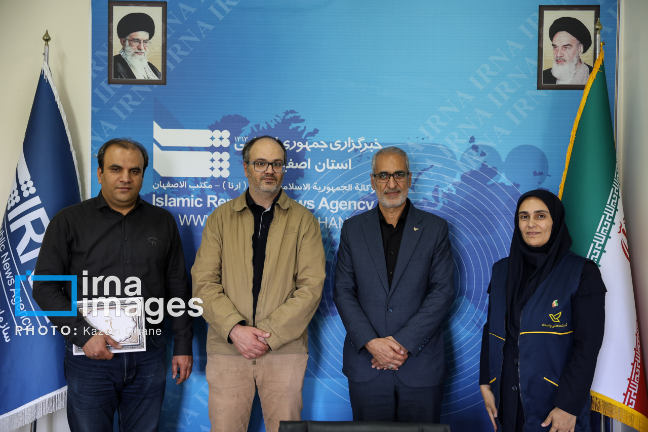 بازدید مدیرکل پست استان اصفهان از ایرنا 30خرداد 1405