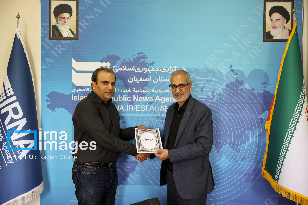 بازدید مدیرکل پست استان اصفهان از ایرنا 30خرداد 1405