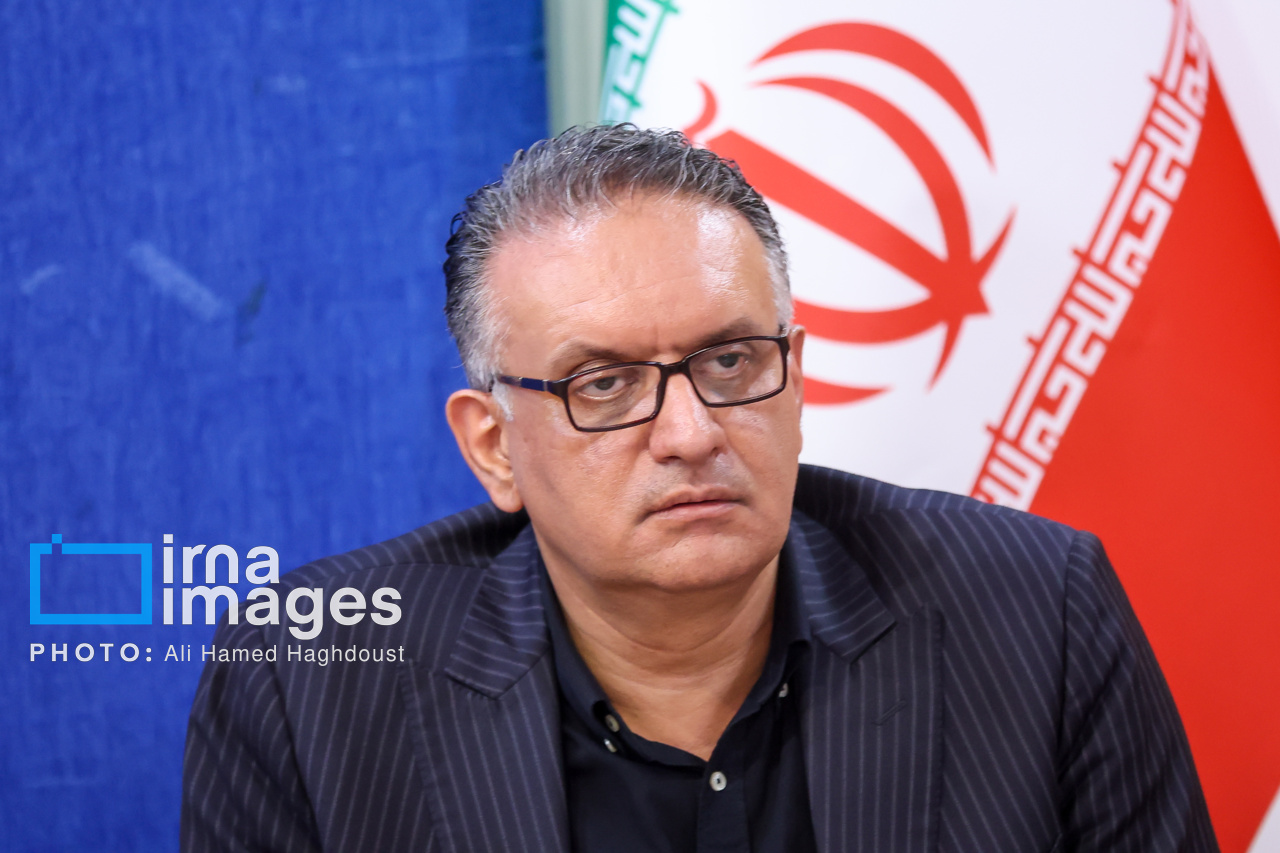 فرزین حقدل معاون اقتصادی و سرمایهگذاری سازمان منطقه آزاد قشم