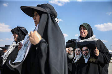 بدرقه کاروان‌های زائران کردستان به آیین تشییع رهبر شهید