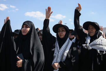 بدرقه کاروان‌های زائران کردستان به آیین تشییع رهبر شهید