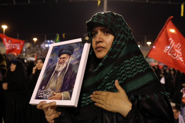 من خود به چشم خویشتن دیدم که جانم میرود