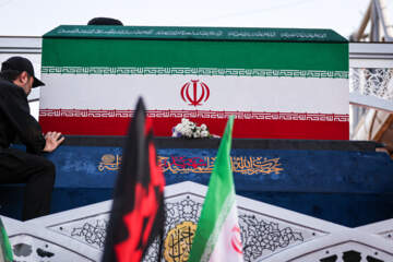 تشییع پیکر رهبر شهید