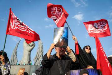 تشییع پیکر رهبر شهید