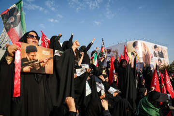 تشییع پیکر رهبر شهید