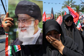 سوگ گیلانی‌ها در بدرقه رهبر شهید