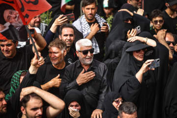 تشییع پیکر رهبر شهید انقلاب در قم