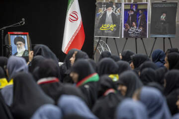 گردهمایی وداع دانش‌آموزان کرمانشاهی با آقای شهید ایران