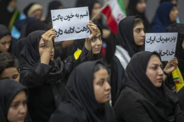 گردهمایی وداع دانش‌آموزان کرمانشاهی با آقای شهید ایران