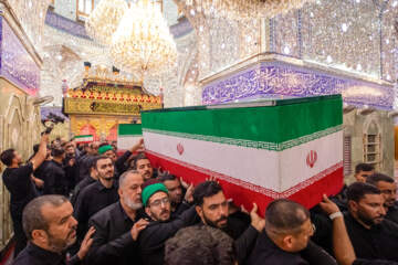 تشییع پیکر مطهر خانواده رهبر شهید انقلاب در حرم حضرت عباس (ع)