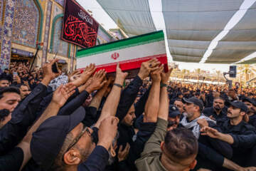 تشییع پیکر مطهر خانواده رهبر شهید انقلاب در حرم حضرت عباس (ع)