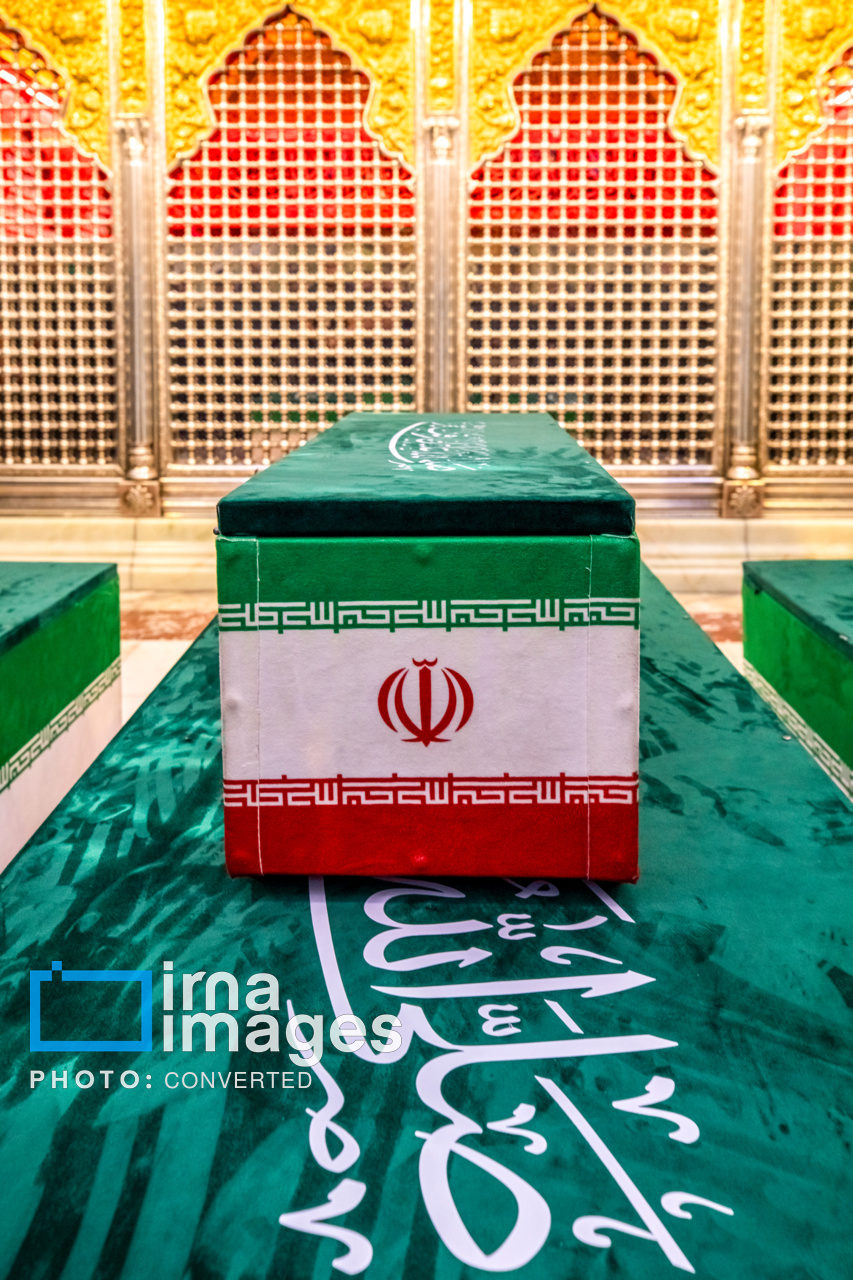 تشییع پیکر مطهر خانواده رهبر شهید انقلاب در حرم حضرت عباس (ع)