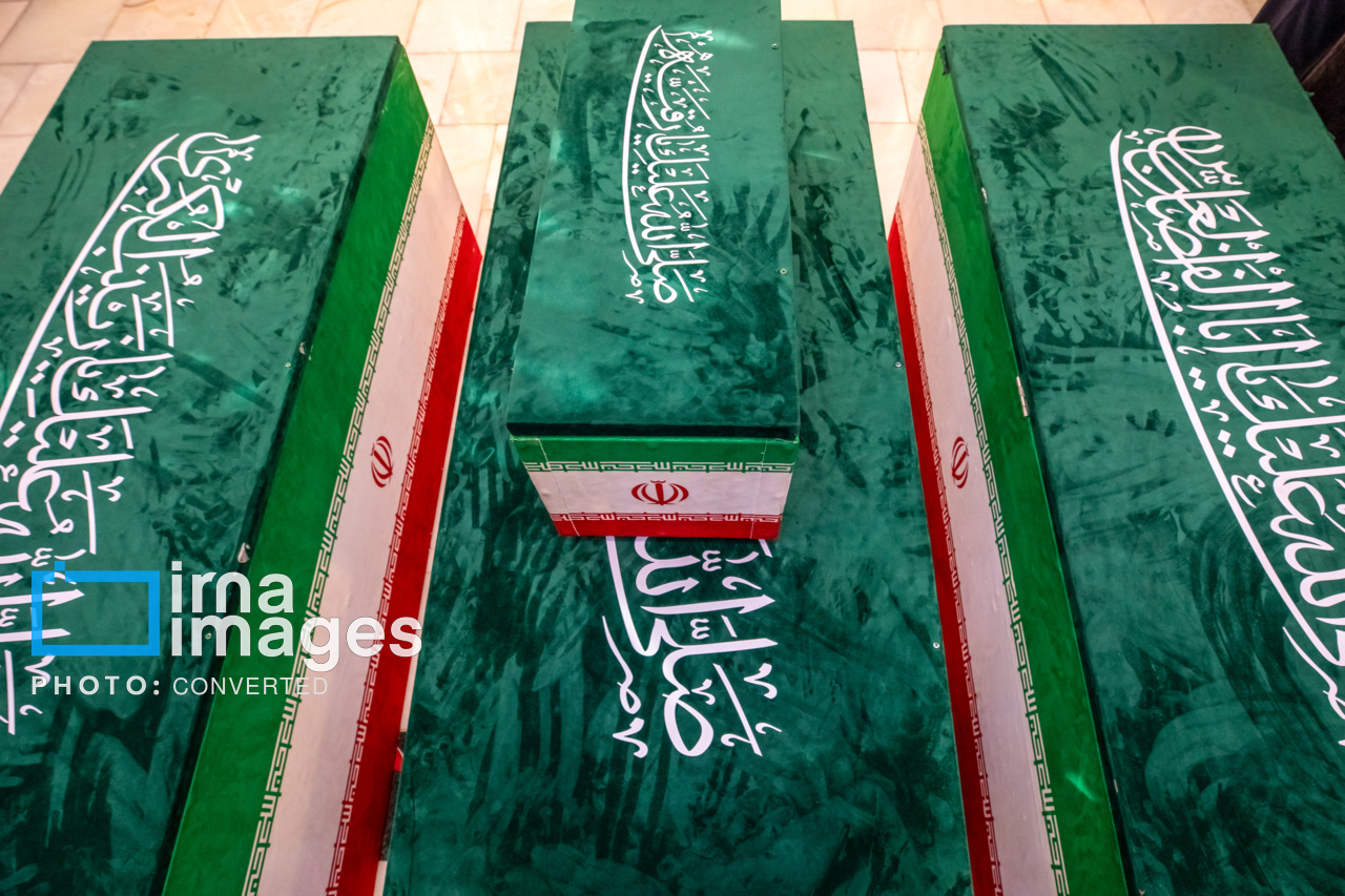 تشییع پیکر مطهر خانواده رهبر شهید انقلاب در حرم حضرت عباس (ع)