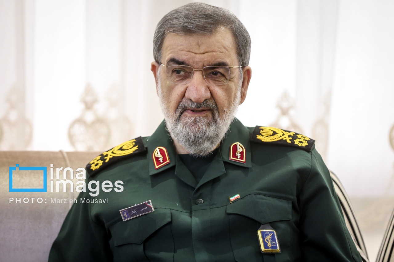 هشدار سرلشکر رضایی نسبت به همراهی هر کشوری در جنگ اقتصادی با ایران 
