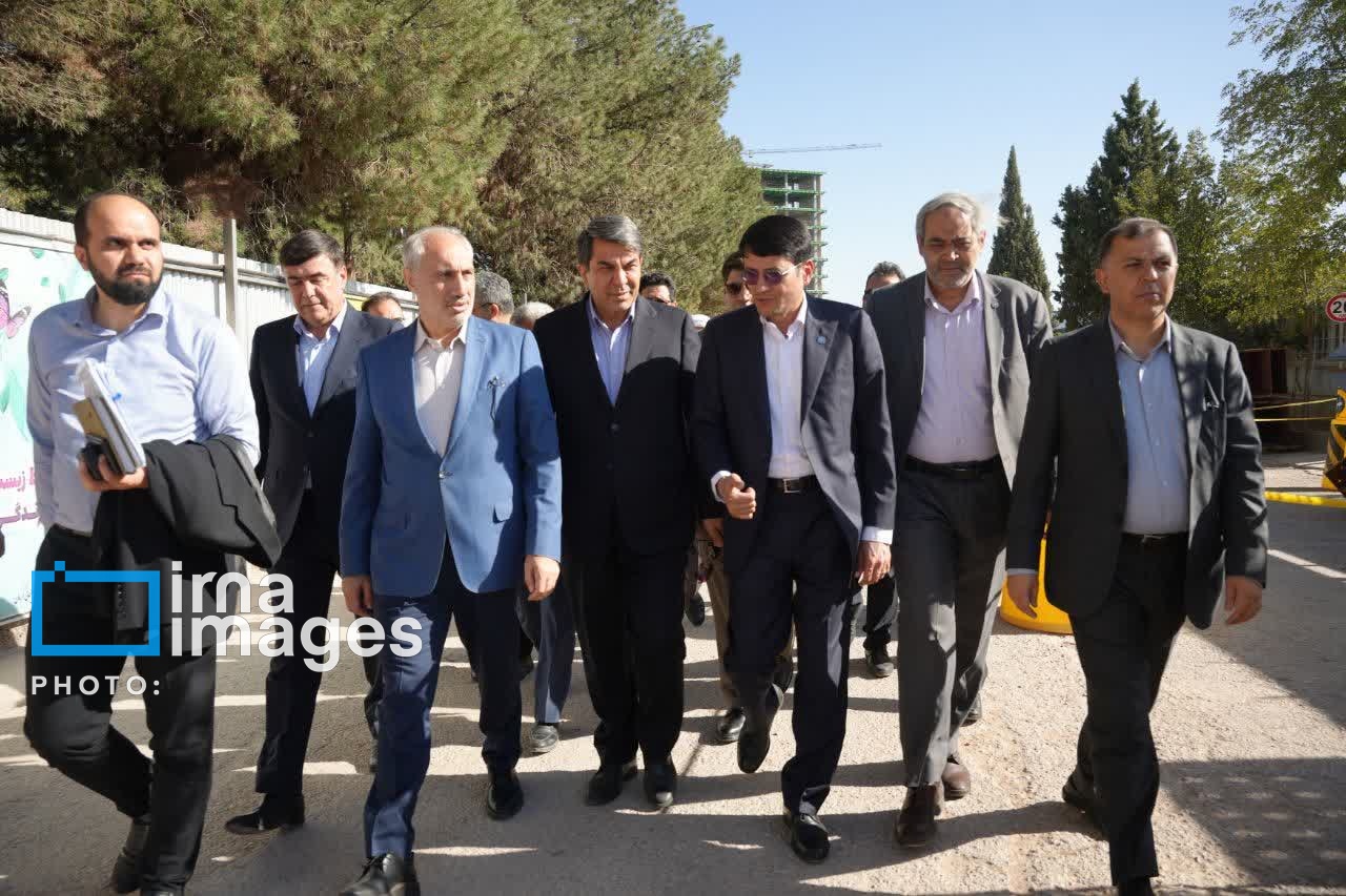 بازدید رئیس سازمان برنامه و بودجه از بزرگترین پروژه درمانی جنوب کشور در کرمان