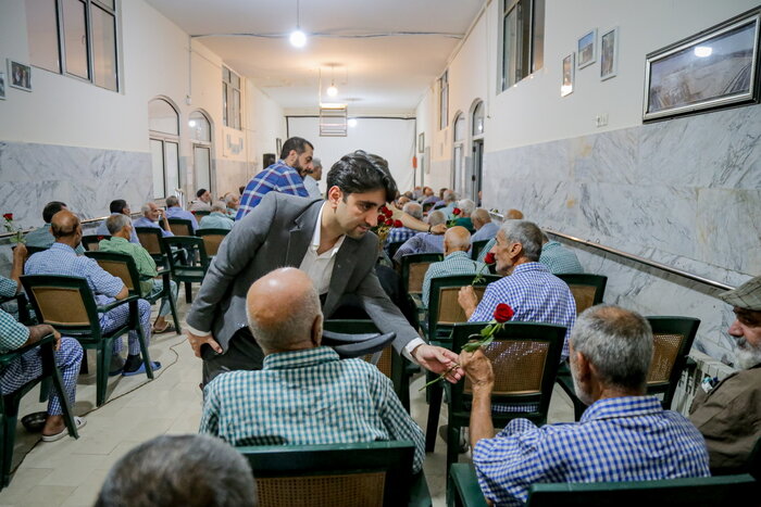 سینماگران با چند فیلم پویانمایی به دیدار سالمندان قم رفتند