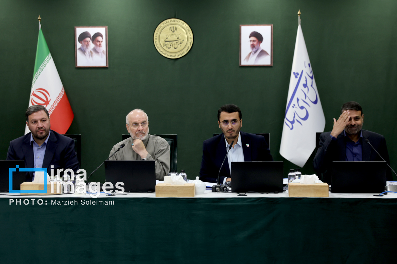 قرائت گزارش کمیسیون اقتصادی مجلس درباره حمایت از کسبوکارهای آسیبدیده از جنگ