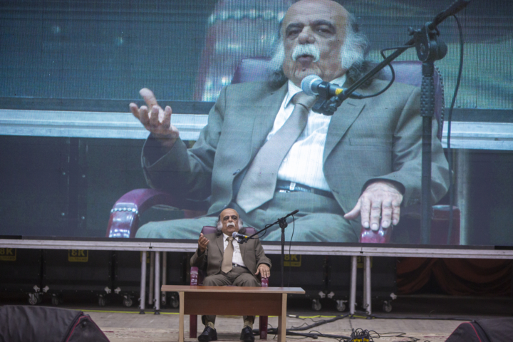کزازی: شاهنامه سرگذشت انسان ایرانی از آفرینش تا فروپاشی ساسانیان است