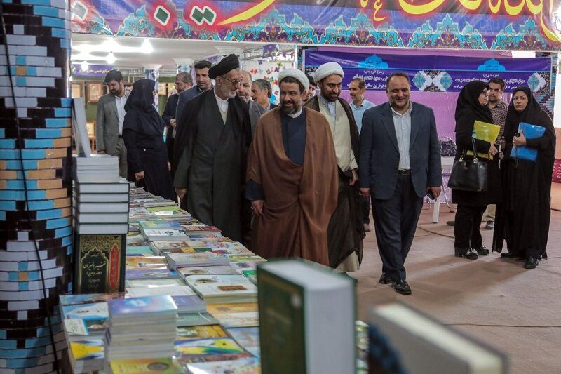 نمایشگاه کتاب علوم قرآنی در کرمانشاه گشایش یافت
نمایشگاه کتاب علوم قرآنی در کرمانشاه گشایش یافت