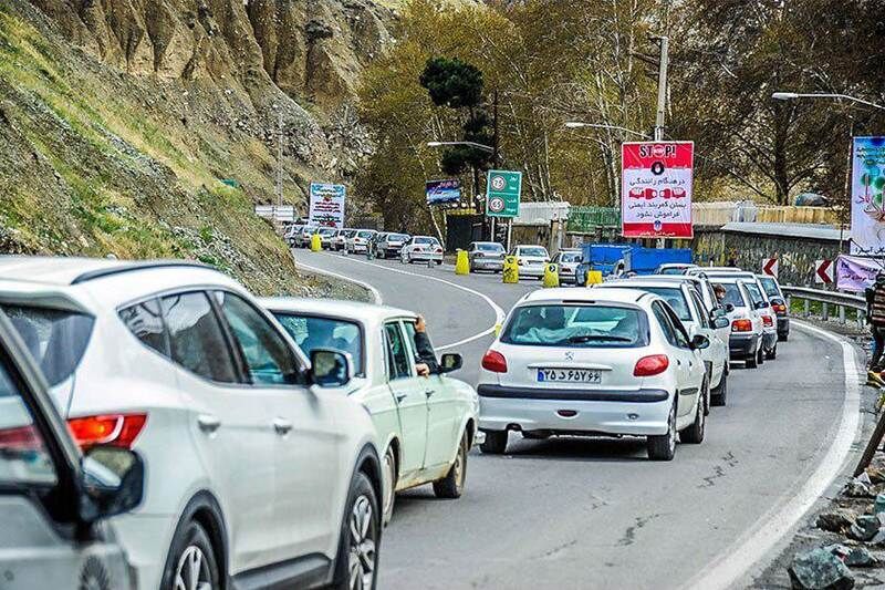 ترافیک در جاده‌های شمالی تهران نیمه سنگین است