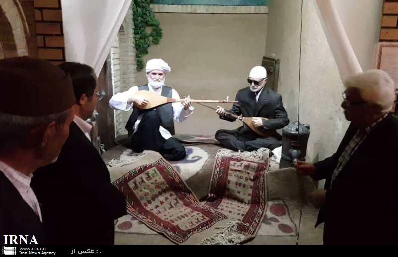 مجسمه استادان موسیقی مقامی خراسان در قوچان رونمایی شد مجسمه استادان موسیقی مقامی خراسان در قوچان رونمایی شد
