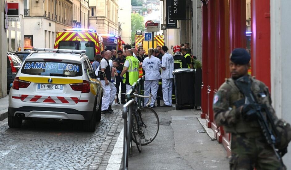 نیروهای امنیتی فرانسه همچنان بدنبال عامل انفجار شهر لیون هستند