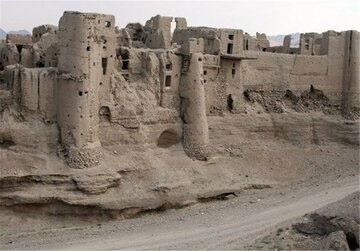 بیم تخریب بزرگترین قلعه خشتی شمال غرب کشور در پارس آباد 