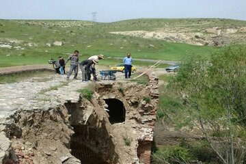 عملیات احیا و مرمت پل تاریخی ساروق تکاب آغاز شد