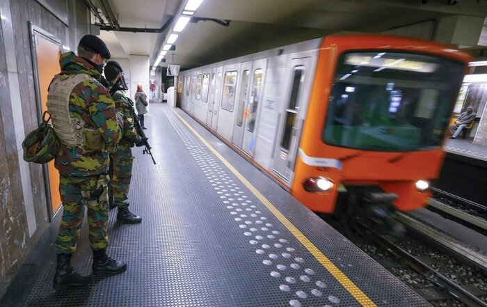 هشدار بمب گذاری ایستگاه مترو بروکسل را تعطیل و تخلیه کرد

