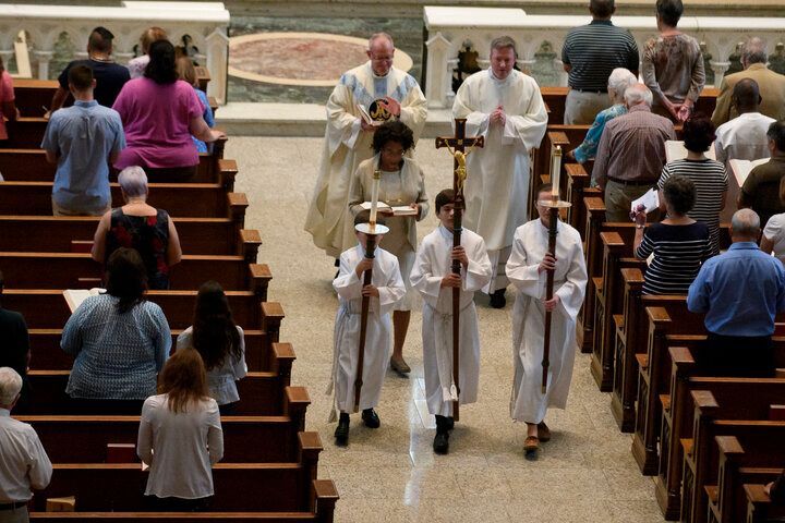 کشیش  ۹۸ ساله به آزار جنسی متهم شد
