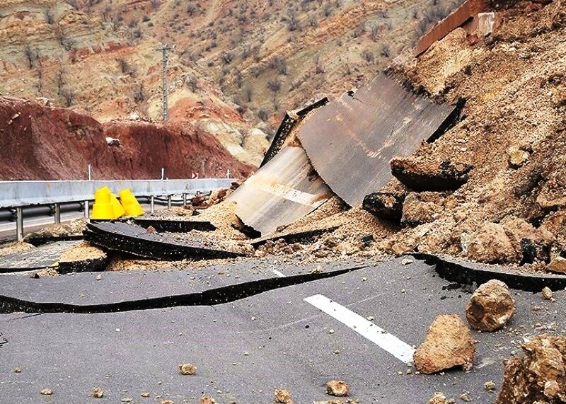  ۶۰۰ کیلومتر از جاده های لرستان در سیل ناپدید شد 