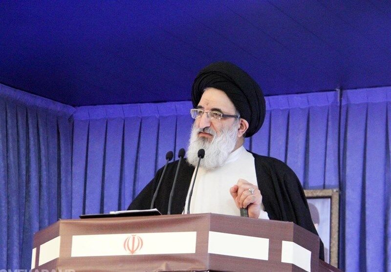 امام جمعه کرج: ایران با اقدامات اساسی وارد جرگه ابرقدرتی شده است