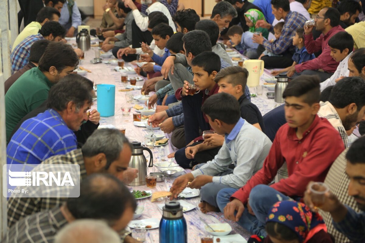 ۳۵ هزار روزه دار در ماه رمضان از محل موقوفات مشهد اطعام شدند
