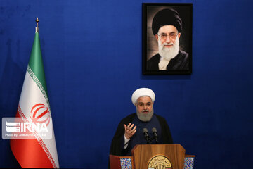 روحانی: اگر در جنگ با آمریکا امیدوارانه بایستیم، پیروز می‌شویم