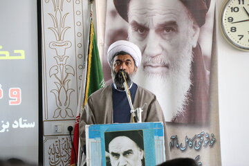 امام خمینی (ره) عزت نفس ملت ایران را احیا کرد