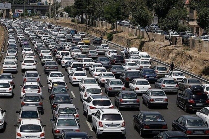 ترافیک در جاده ها و شهرهای ساحلی مازندران بسیار سنگین است 