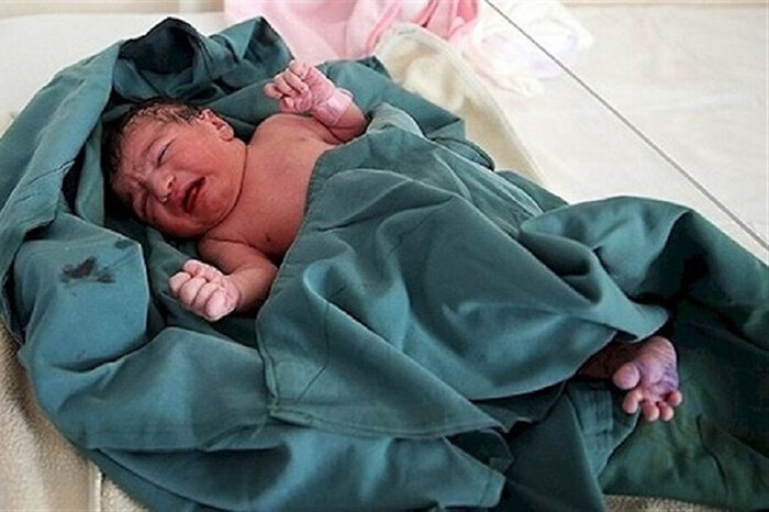 نوزاد طارمی در آمبولانس اورژانس چشم به جهان گشود