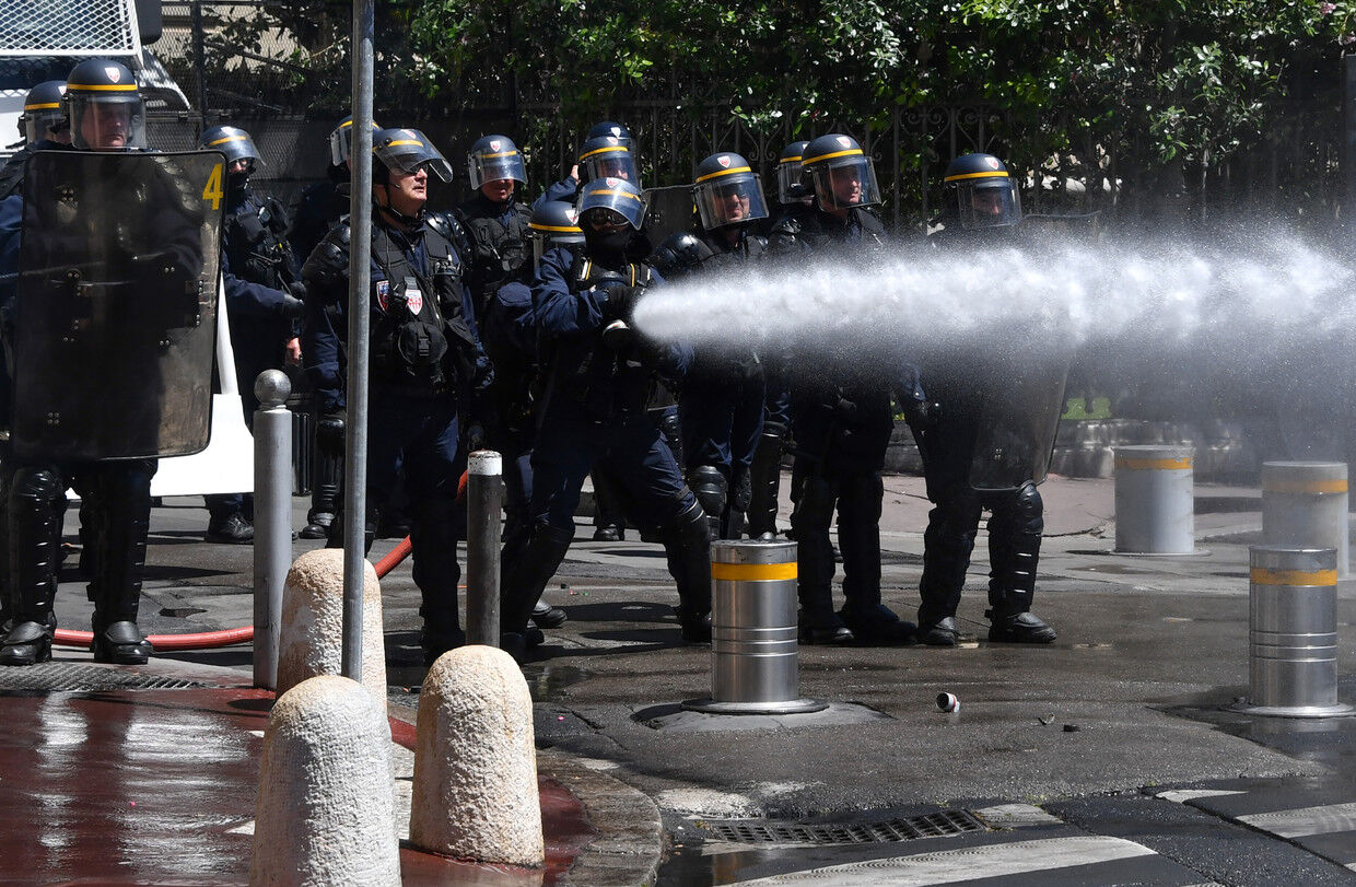 پلیس فرانسه به هواداران جنبش ضد سرمایه داری حمله کرد