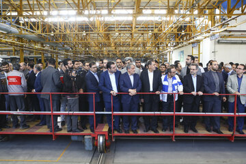 بازدید جهانگیری از کارخانه واگن‌سازی تهران