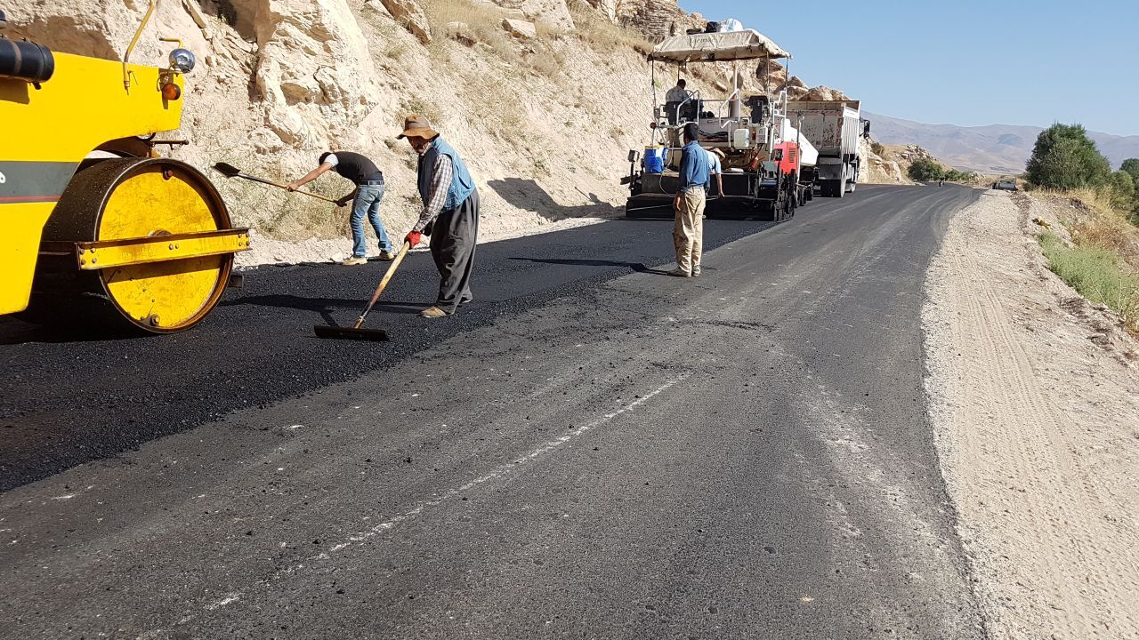 آسفالت محورهای روستایی تکاب