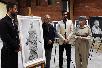 نمایشگاه نقاشی "تا زمانی که زنده اید" در مهاباد گشایش یافت