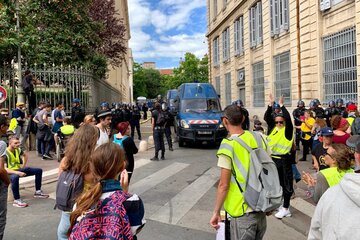 تشکیل تیم تحقیقاتی بررسی خشونت پلیس فرانسه علیه جلیقه زردها