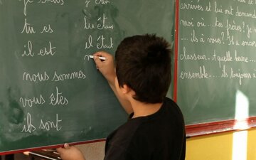 تاکید فرانسوی زبانان برای مقابله با استبداد زبان انگلیسی  