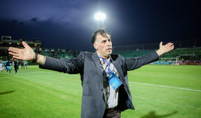 آذری: فوتبال باشگاهی ایران از هیچ استاندارد بینالمللی تبعیت نمیکند