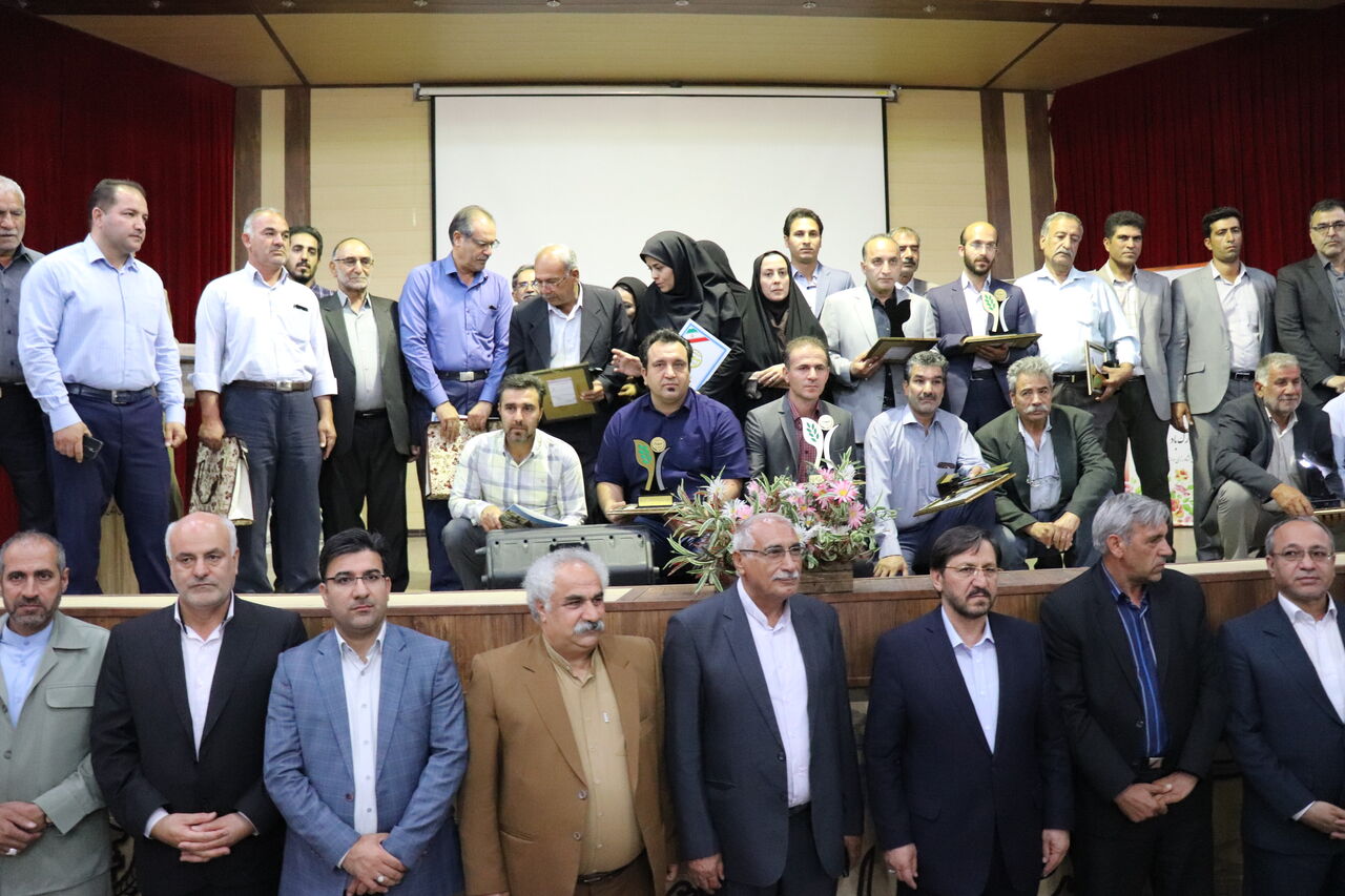 ۴۲ کشاورز نمونه استان سمنان تجلیل شدند ۴۲ کشاورز نمونه استان سمنان تجلیل شدند
