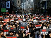هنگ کنگی های معترض  عذر خواهی رئیس اجرایی این منطقه را نپذیرفتند