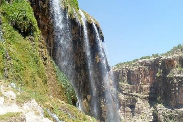 فیلم | آبشار نمکی کمر دوغ در شهرستان کهگیلویه