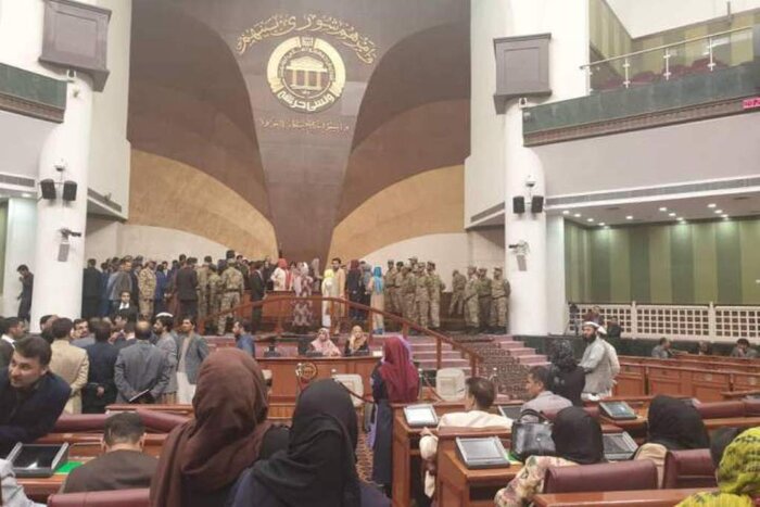 هیاتی برای حل تنش در پارلمان افغانستان تشکیل شد